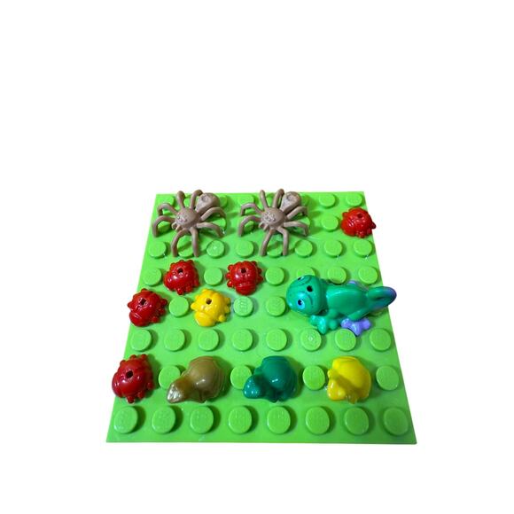 LEGO Friends Minifigures bugs critters Chameleon Spiders Ladybugs bundle - Picture 2 of 4